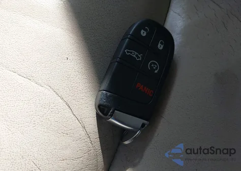 2017 Chrysler 300 Limited из США, поврежденный, VIN 2C3CCAAG5HH614382